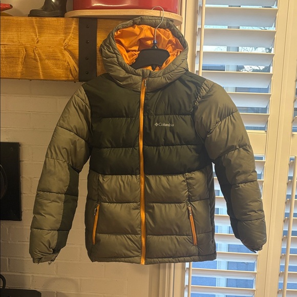 Boys size large Columbia jacket. - Picture 6 of 9